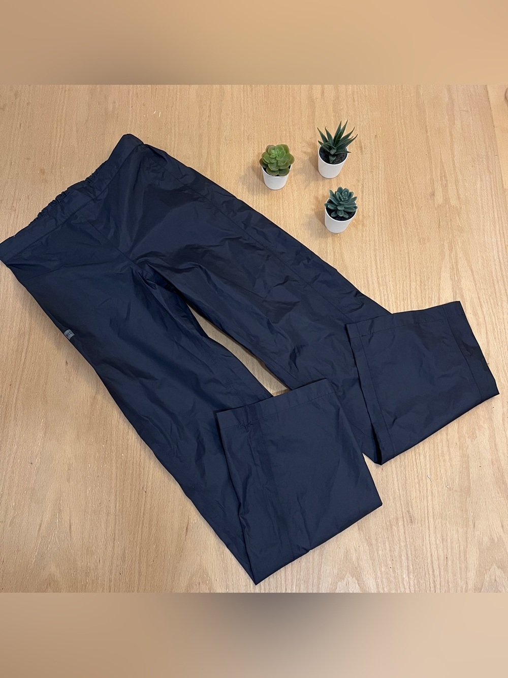 MEC Women’s Regular Fit Black Waterproof Rain Pants